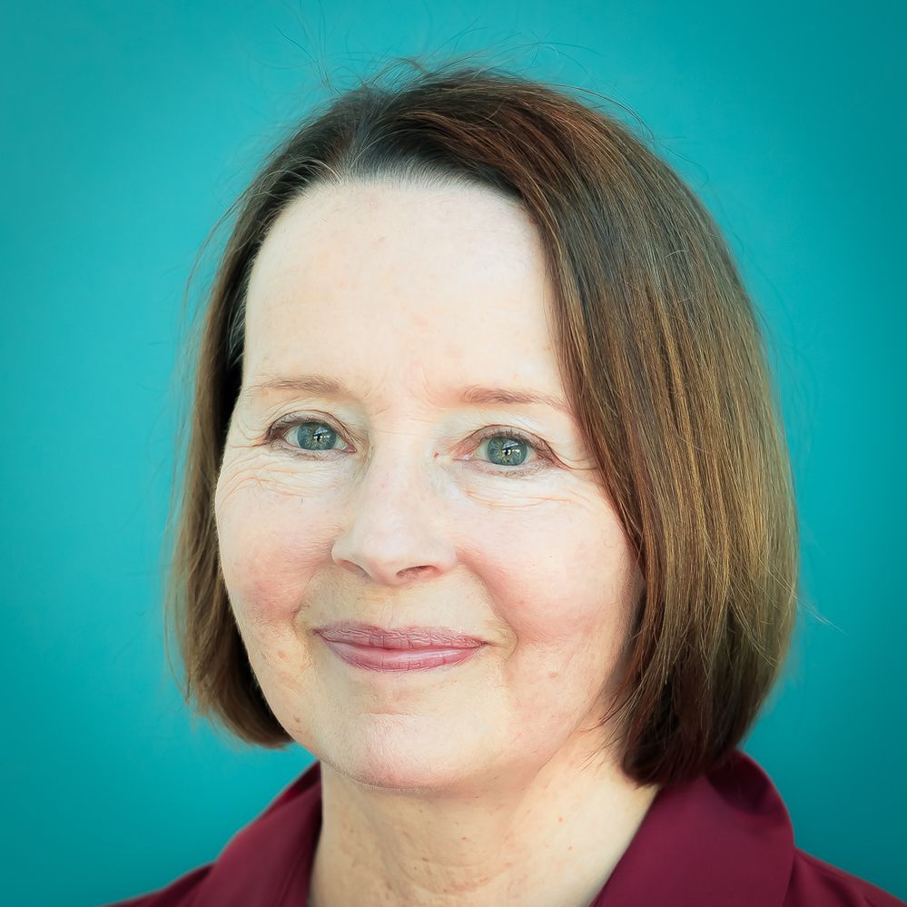 Jacqueline Powers-E60A2840-Square-Crop.jpg